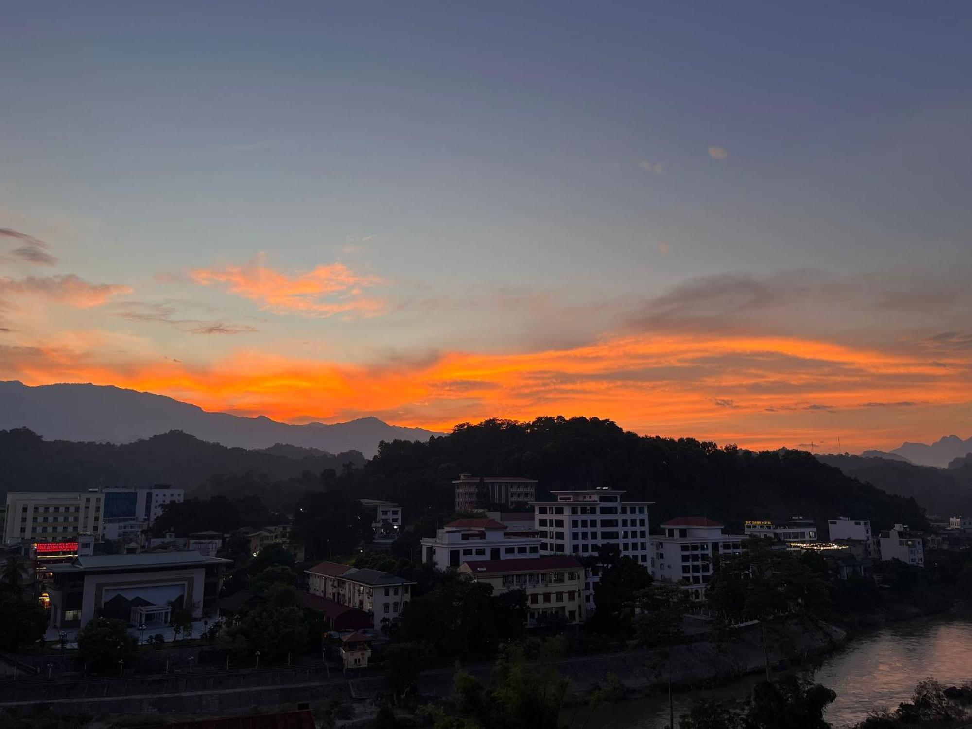 Cao Nguyen Hotel Ha Giang Exterior photo